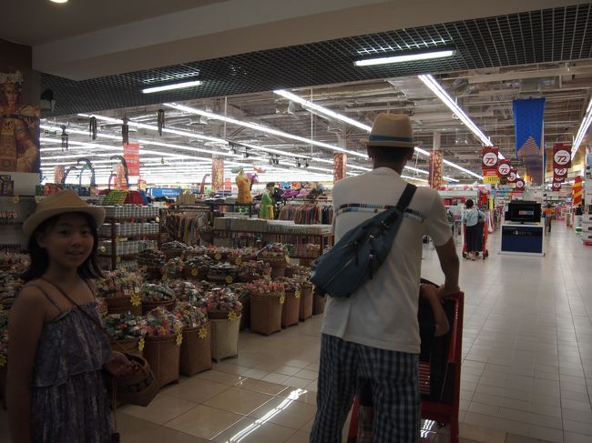 今回のお土産調達はサンセット・ロードのCarrefourで。<br /><br />ぐふふふっっ(*≧m≦)