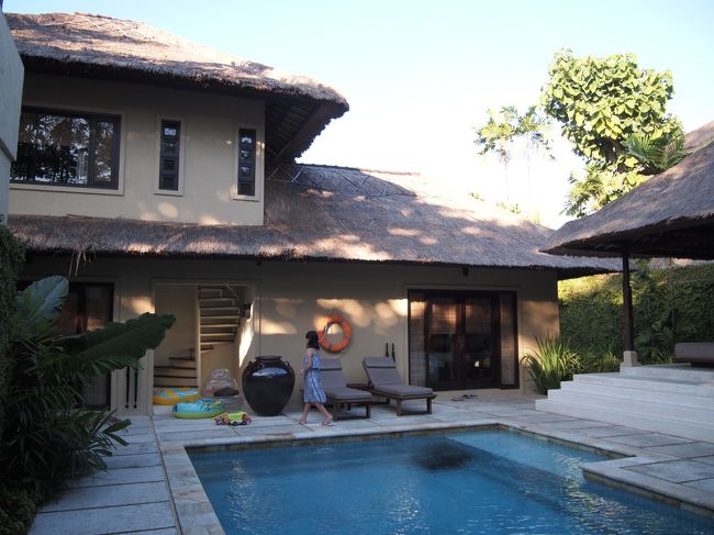 サンタイのスタイリッシュな感じもいいですが、<br /><br />このカユ・サヌールの緑に囲まれた味のあるヴィラも大好きなんです