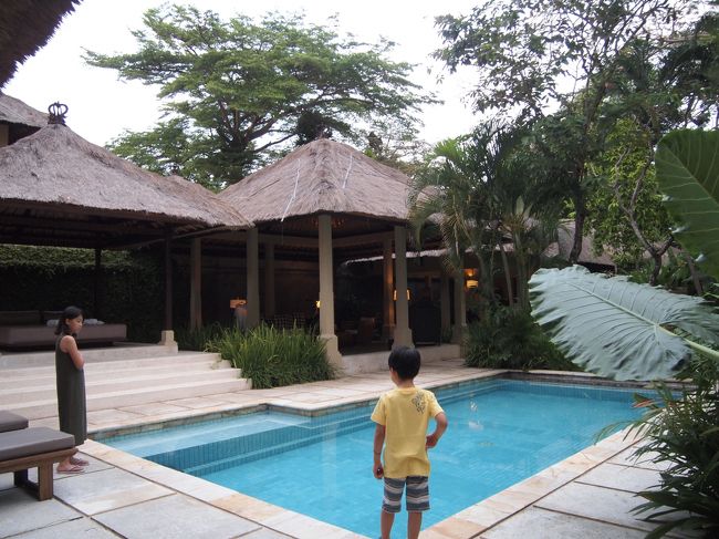 バリ島４日目<br /><br />今日も６時少し前にみんなお目覚めです