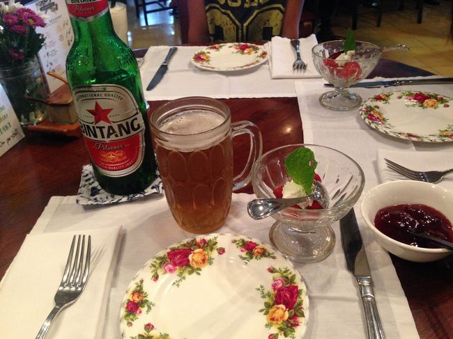 無事街スパも終わりチェックアウトタイム｡ﾟ(ﾟ´Д｀ﾟ)ﾟ｡<br /><br />とりあえず荷物をフロントに預けて<br /><br />最終日のチェックアウトしたら行ってみようと話していたbiku<br />タワーになってるサンドイッチを食べに行こうとヴィラでブルーバードタクシーを呼んでもらいゴー！