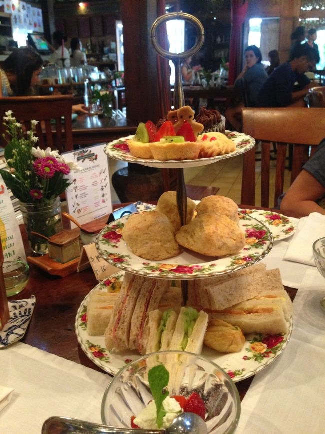 タクシーで5分も乗らなかったですかねσ^_^;<br /><br />全然歩いて行けましたσ^_^;<br /><br />とりあえずメニュー表で指差し攻撃からので注文（笑）<br /><br />この時点では大陸の方か？疑惑を店員に掛けられていたようで何か感じ悪かったんですけど（笑）