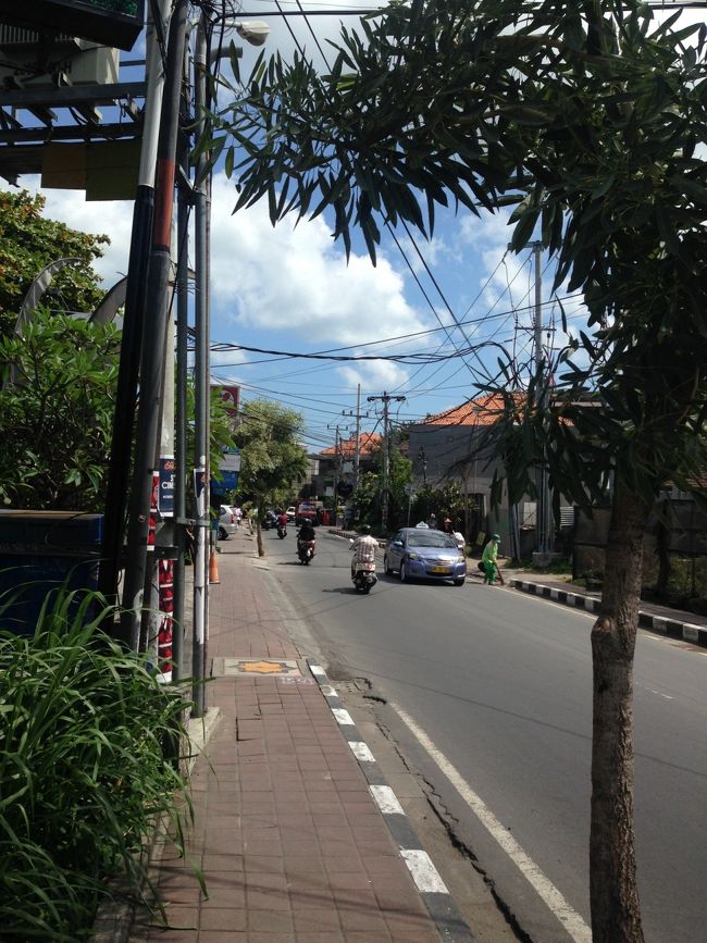 味の方は一度食べたらお腹いっぱいな感じで素晴らしく美味しくもなく不味くもなくσ^_^;<br /><br />帰りはせっかくなので歩いてヴィラまで行ってみます♪<br /><br />天気が最高です\(//∇//)\