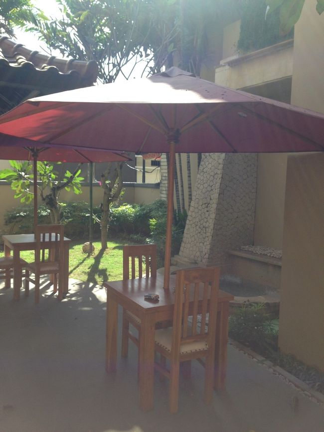 時間が来てスパツアーファイナルに最高のフランジパニからのお迎えが来て移動<br /><br />こんな傘が日本チックです♪