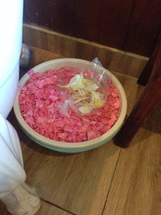 お花がいっぱいの足湯