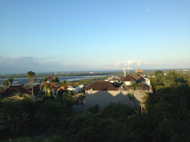 途中<br />小休憩で軽食タイム<br /><br />干潮で海は干潟になってました^ ^<br /><br />近くでは凧があがっていましたよ