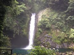 こちらは浄蓮の滝。
時間の都合で、両親は上からのみ。
私も最後は息も絶え絶えでした。