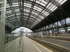 はぁー！着いた～！時間通りー！ドイツ国鉄最高！！

停まる駅と時間が書かれたパンフレットが席ごとに置いてあるので、見比べながら、なんとなく安心して乗れてました！