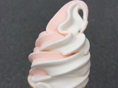 山形県の山寺のふもとにあるお土産屋さん。
マツコ・デラックスが推したというソフトクリームが売り。
★7　さくらんぼ＆バニラのソフトクリーム　オーソドックスにおいしかった。
