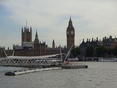 タワーブリッジからバラ・マーケットを経由してロンドン・アイまでのわずか3キロちょっとの散策。見どころは多いし、歩きやすいし、時間のある方には是非ともお勧めします。
ロンドンを間近に感じることが出来ます。さあもう目の前に国会議事堂が見えてきました。
