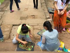 子供達写生、我々は［バプーオン］に向かいます・・