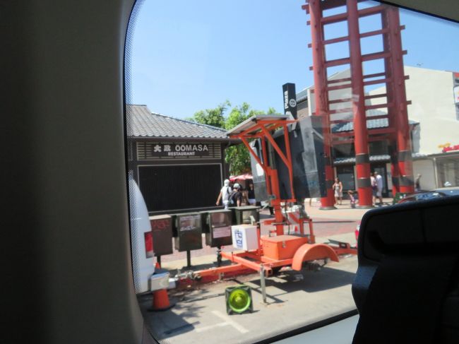 市内リトルトーキョー辺りを車でブラブラ