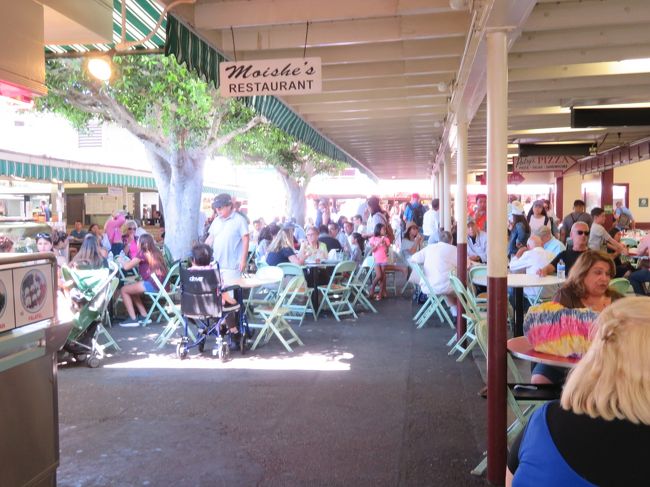 遅い昼ご飯をファーマーズマーケットで食べました