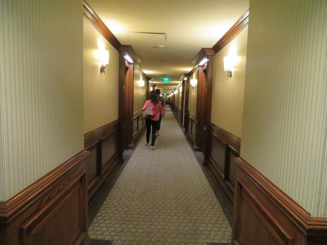 お部屋へ続く廊下