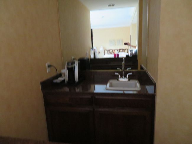 ミニキッチンも付いてました。湯沸かしが無かったのでフロントに電話して、お部屋に用意してもらいました