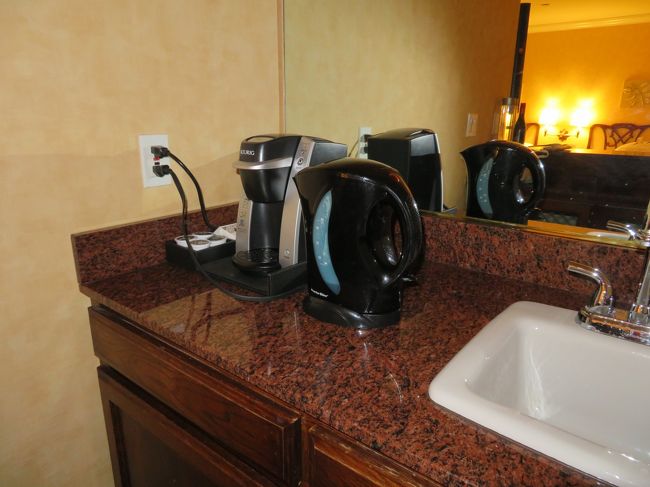 この湯沸かしポットを使って、日本から用意していったドライフーズのラーメンやうどん、味噌汁を作って食べました