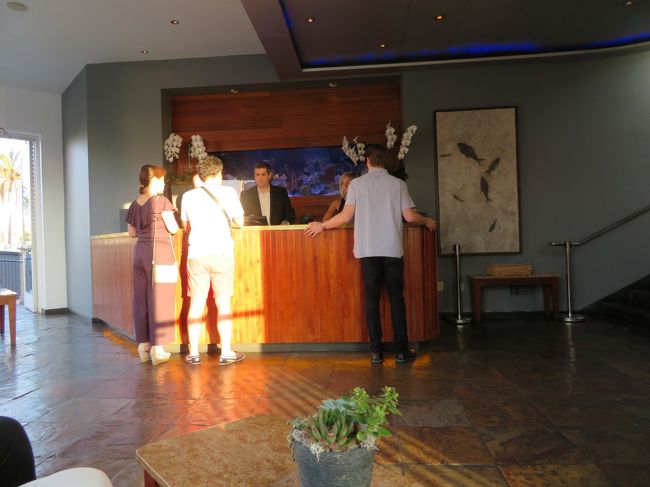 有名なサンタモニカピア入口にロブスターはあります。こちらは受付です。予約の無い人は入れませんでした