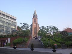 韓国・ソウル 『明洞聖堂』の写真。

カトリックの司教座聖堂です。

『ホリデイイン エクスプレス ソウル 乙支路』のお部屋からも見えます。

https://www.mdsd.or.kr/english/parish.asp