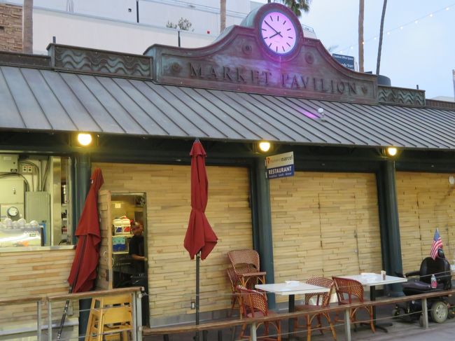 通りの中頃にはこういったショップも開店してます