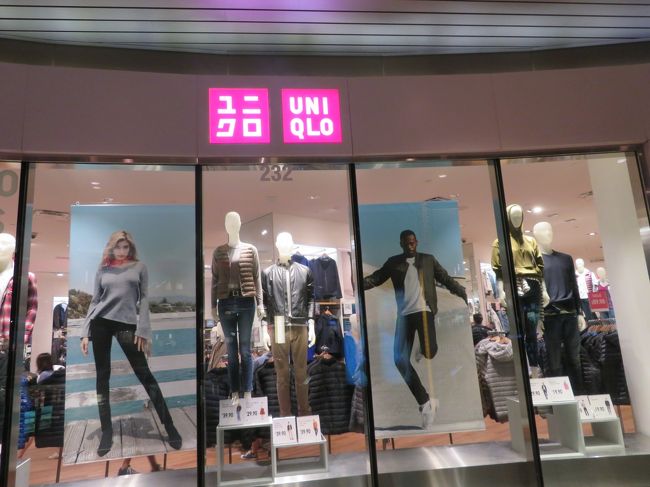 ユニクロも入ってましたがお値段もちょっと高め。日本よりも少し高級っぽく見えました