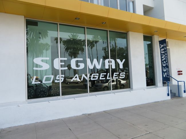 窓にセグウエイの文字が、室内には充電中のセグウエイが沢山見え…すぐに場所はわかります。初めての体験なので上手く乗りこなせるのかチョット心配…。今更ながらドキドキしてきました