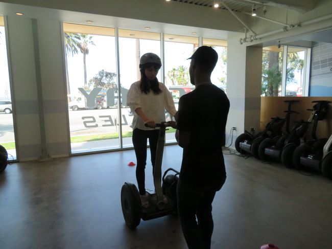 受付で書類にサイン（多分いつものやつです。もちろん英語表記なので意味は全くわかりませんが、内容は直観で理解できます）。その後インストラクターに室内で参加者全員がレクチャーを受けます。10時スタートの参加者は私達家族4人・他のアメリカに住んでるっぽい娘2人連れの日本人の4人家族・黒人の女の子2人組・白人の女の子1人…合計１１人でした。先生の説明はすべて英語、理解不足で危なっかしいのは私達家族だけでした