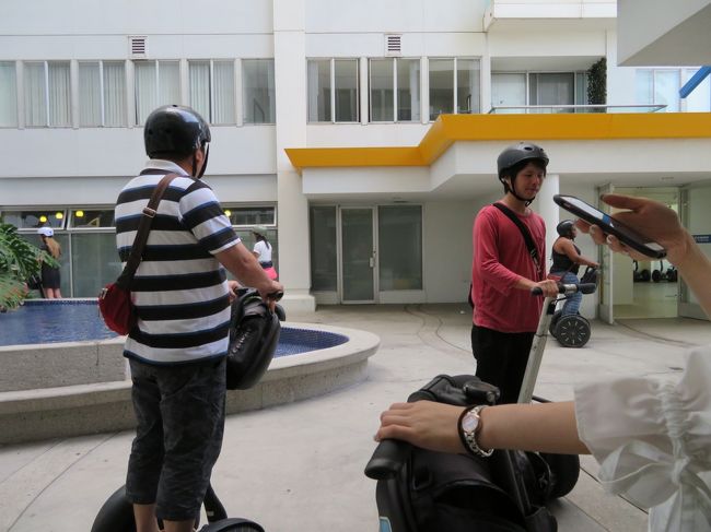 室内レクチャーの後は外に出てお庭をグルグル。乗る前は心配してましたが、結構乗れるようになるもんですね