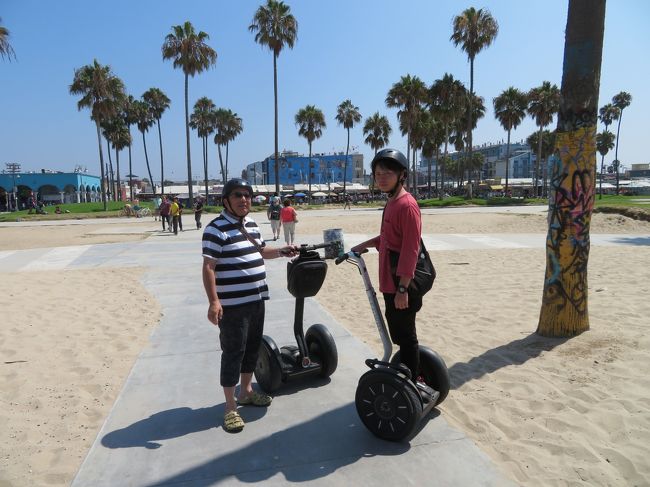 何処までも続くビーチに沿って、或いはビーチ内にちゃんとセグウエイや自転車専用アスファルト舗装の道が整備されてました。道は左右でランニングする人達用にも別れてたみたいです。皆本当に気持ちよさそうでした