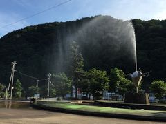 庄川水記念公園に到着。風が強いと思ったら、ご覧の通り真上に上がるはずの噴水がエライことになってましたΣ（ﾟдﾟlll）