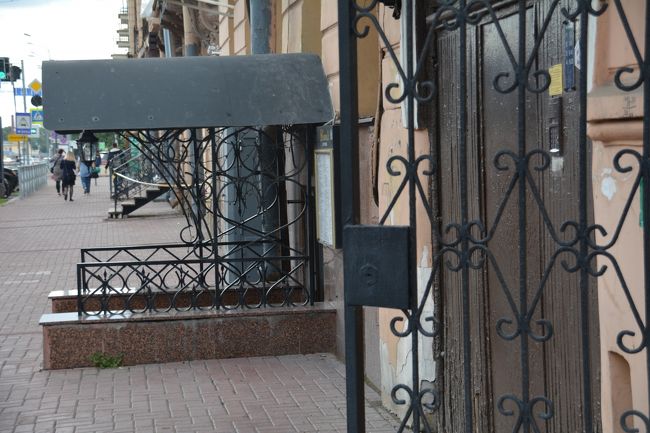 巡洋艦オーロラに行く予定だったのですが、トラムが工事中で動いていませんでした。宿の前から出ているので便利と思っていたのですが、いつまで待っても来なかったので諦めました。