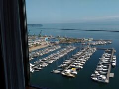 港のホテルは、ヨットハーバーが目の前に。
朝、部屋からの眺めはこんな感じ。