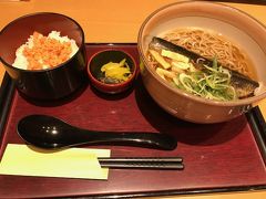 ちょっとお腹がすいてきたので、京都駅でにしんそばを食べました。