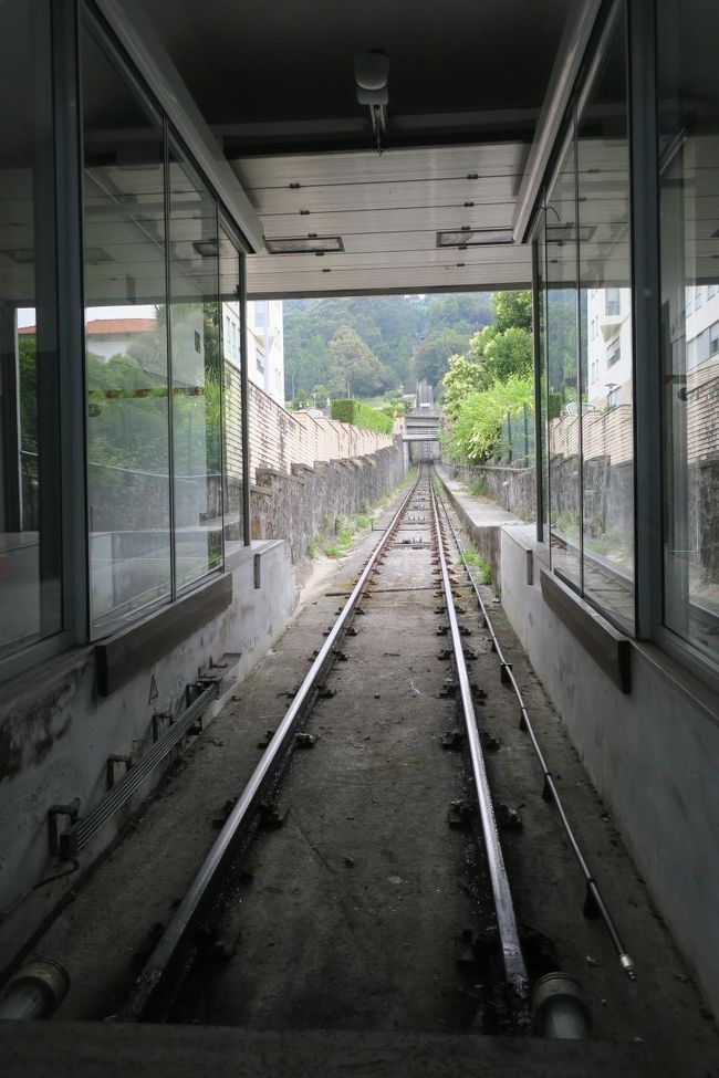 ここからでは分かりませんが<br />かなりの急勾配です。<br /><br />歩くと頂上までは、30分～40分ほどかかるそうです。