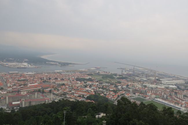 頂上にやってきました！<br /><br />写真では全くわかりませんが、台風のような突風が吹いています。<br />息もできないくらいの強風です( ﾟДﾟ)<br />