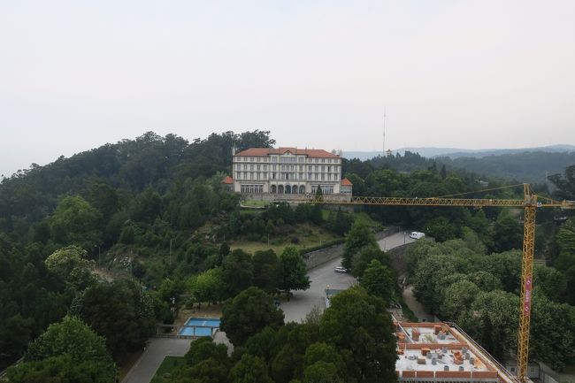 別の角度からは「ポザーダ」が見えます。<br />1度は泊まってみたいですね～<br /><br />めっちゃ強風で、カメラが飛ばされそうになります。<br />体もぐらぐらしてちょっと怖いので、早々に引き上げました。