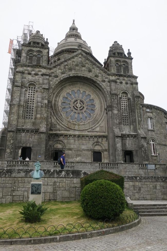 頂上に着きました。「サンタ・ルジア教会」です。<br /><br />頂上は強い風が吹いていました。<br />