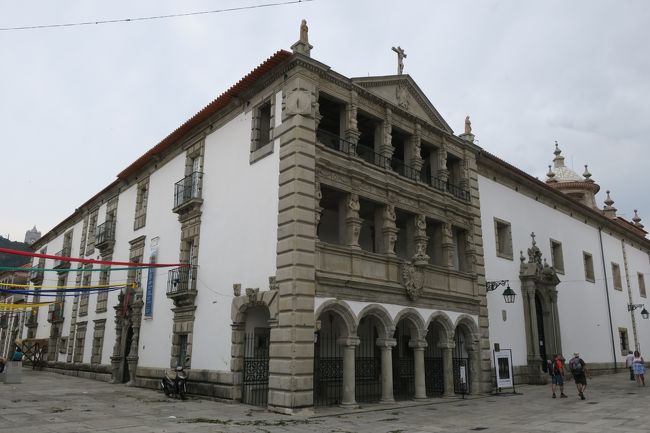 ミゼリコルディア教会です。<br /><br />ぱっと見は教会というよりは美術館な感じでした。<br />ここは見学します！<br />