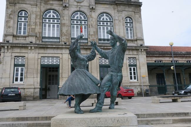 駅前の銅像、これは撮っておかないと！<br />とカメラを向けると「メモリが不足しています」とのエラーが…<br /><br />無駄な「クリエイティブショット」により、肝心な所でこんな事に(^^;)<br />いくつか無駄な写真を消して、素早く撮ります。