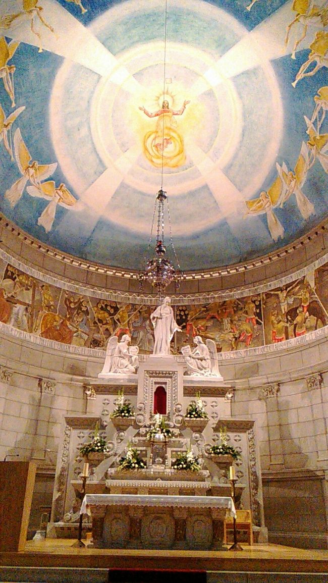 教会の祭壇付近です。<br /><br />この景色にビビッときて、ビアナドカステロを選んだんですが<br />いや～　実物はとっても感動しました！！<br />列車運休で諦めなくて良かった～と思いました。<br />