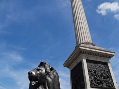 ロンドン1有名な『トラファルガー広場』、グリニッジでも出てきたネルソン提督の像が迎えてくれます。足元のライオンは三越の玄関にあるライオン像のモデルです。