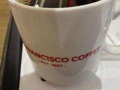 日没まで時間がありましたので、スリアKLCC内のコーヒーショップで時間調整をしました。