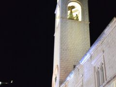 ルジャ広場に建つ高さ31mの『鐘楼』