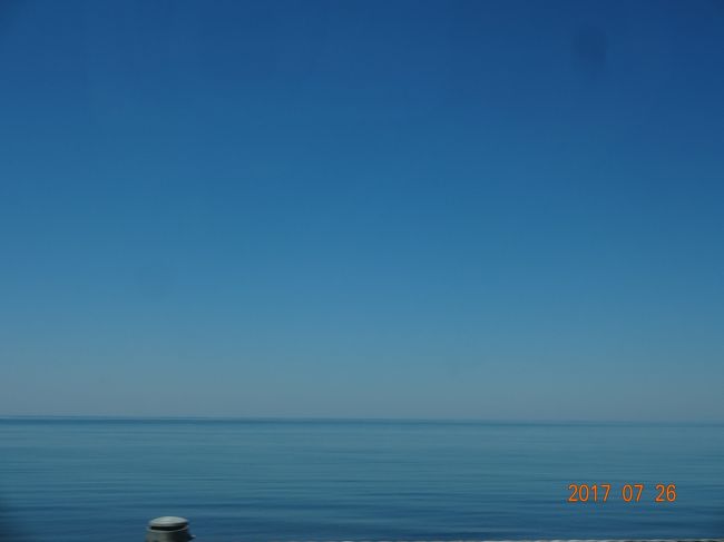 車は　一路知床へ<br /><br />海沿いの道を走りながら・・・