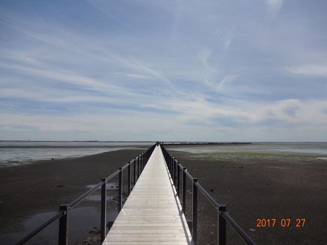 木はなく　木道は　海に伸びている<br />