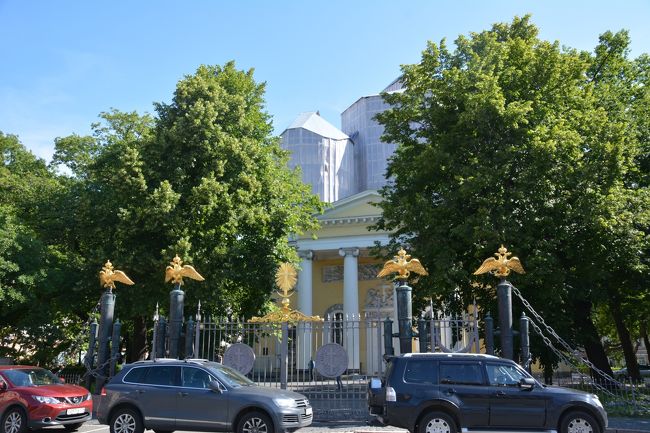 正面には金の双頭の鷲が！多分重要な教会ではないのではないでしょうか？？