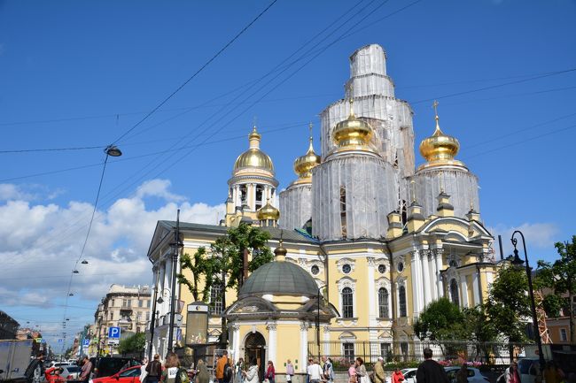 ウラジーミル聖堂<br />工事中で目隠しが…