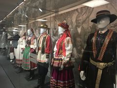 ワルシャワのトランジットで一番良かったのは、行きに行ったこちらの民族博物館。ポーランドの各地の民族衣装や文化の紹介のみならず、東欧一帯の民族衣装の紹介もあり、民族衣装を巡る東欧旅のはじめとしてはこれ以上ない良スポットでした。