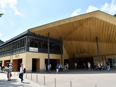 高尾山口駅。

あれー、なんかすごくきれいになってる！
すごい。いいじゃないですか！