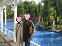 早朝散歩から帰宿すると、妻と娘が起きていたので
朝食をいただいてチェックアウト

旅館から車で5分ほどの「道後ぎやまんガラス美術館」
なかなか雰囲気のある場所です。

当日、ここにある教会で結婚式を挙げられるカップルがいた模様。