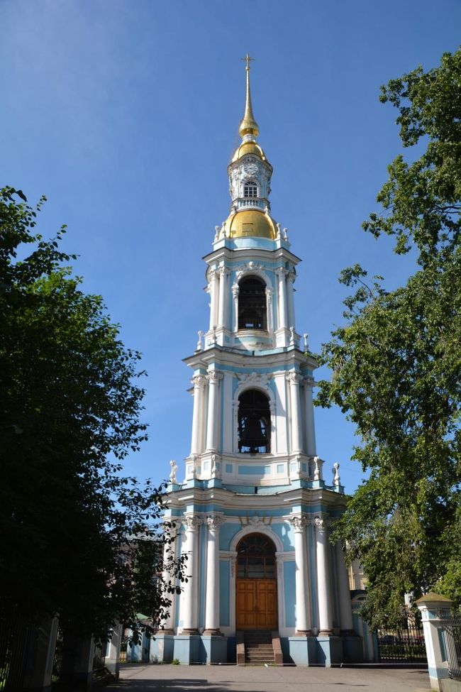 鐘楼の前はなぜかロープが張られて立ち入り禁止です。<br />後で運河の方（裏手）に行ったのですが、そちらからは入ることができませんでした。