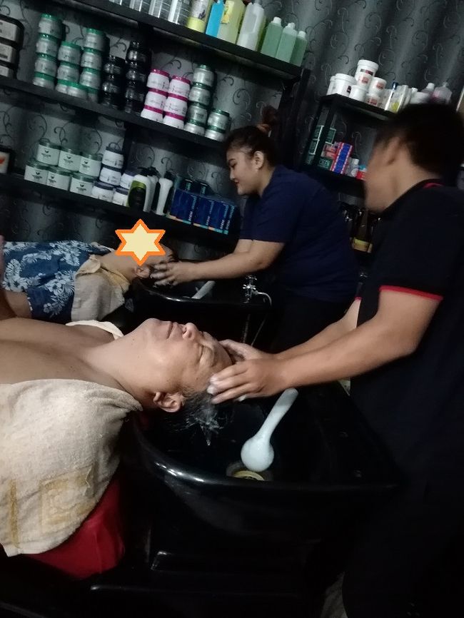 クリームバス（クレムバッって言った方が通じるよ）<br />たーーーーーーっぷり１時間で50,000Rp　<br /><br />シャンプー　頭皮マッサージ　頭を蒸しタオルしている間に肩、背中、腕から指先までマッサージ　うっとり　水シャワーだけれど慣れちゃえばセガール（新鮮）できます。